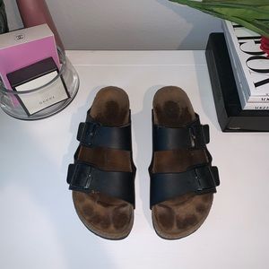 Birkenstocks • Arizona Soft Footbed